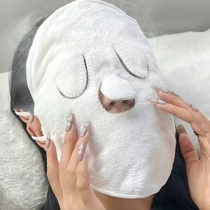 NWT Hot / Cold Compress Towel For Face